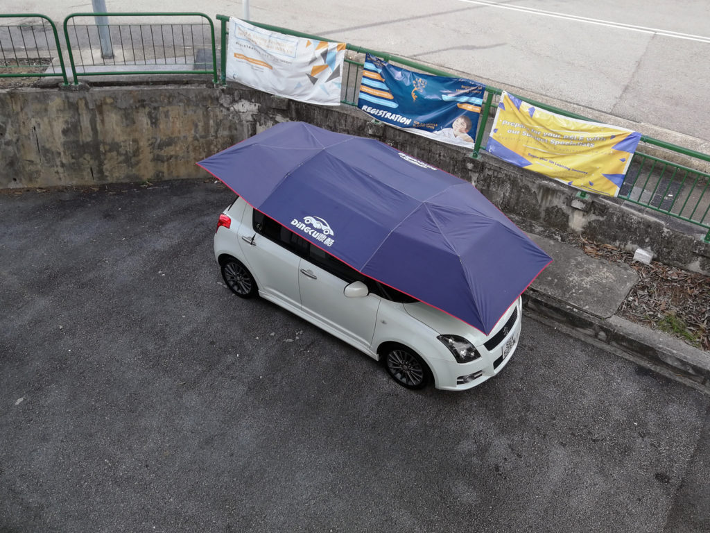 Car umbrella on a Suzuki Swift Sport