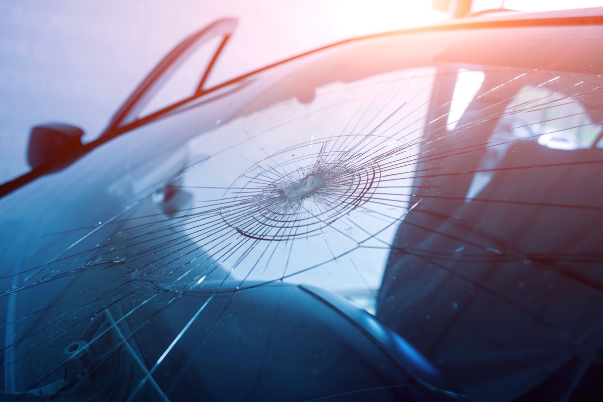 What Should I Do When My Windscreen Gets Cracked?